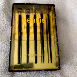KENSIE EYE BRUSH SET FOR SALE BRAND NEW